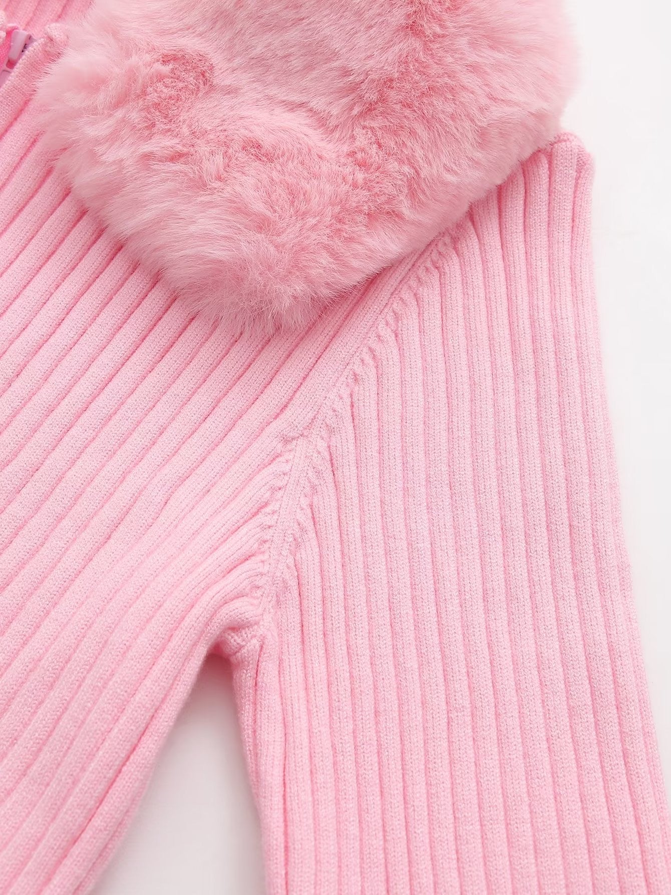 PINKY CARDIGAN MIT PELZ KRAGEN